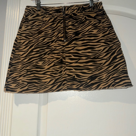 Denim&Co Dresses & Skirts - Denim&Co Black and Tan Animal Print Mini Skirt
